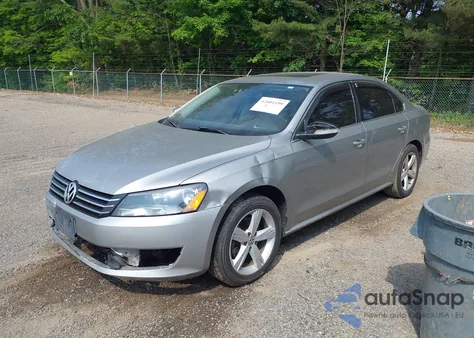 2013 Volkswagen Passat 2.5L Se z USA, uszkodzony, nr VIN 1VWBP7A37DC116416